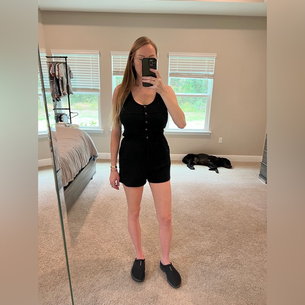 Merokeety Black Romper with Buttons